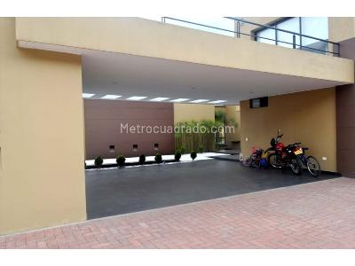 Casa de 4 alcobas en venta en Cerca De Piedra, Chía, 441 m² · foto 3 de 20