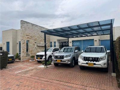 Casa de 3 alcobas en venta en Cajica Via Tabio, Cajicá, 206 m² · foto 2 de 20