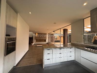 Casa de 5 alcobas en venta en Chuntame, Cajicá, 264 m² · foto 2 de 20