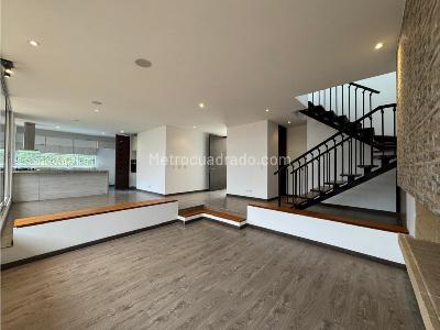 Casa de 5 alcobas en venta en Chuntame, Cajicá, 264 m² · foto 3 de 20