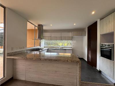 Casa de 5 alcobas en venta en Chuntame, Cajicá, 264 m² · foto 5 de 20