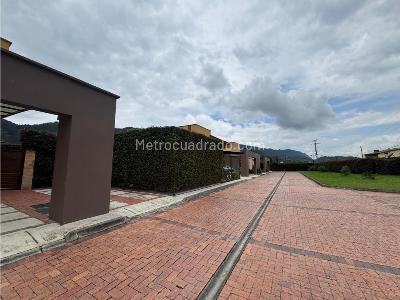 Casa de 5 alcobas en venta en Chuntame, Cajicá, 264 m² · foto 8 de 20