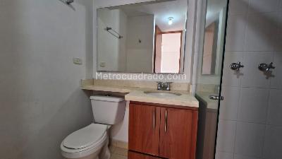 Apartamento de 3 alcobas en venta en Belen Loma De Los Bernal, Medellín, 70 m² · foto 7 de 16
