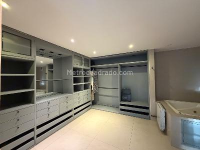 Apartamento de 4 alcobas en venta en Rosales Alto, Bogotá, 355 m² · foto 3 de 18