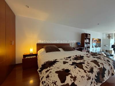 Apartaestudio en arriendo en Chico San Patricio, Bogotá · foto 2 de 10