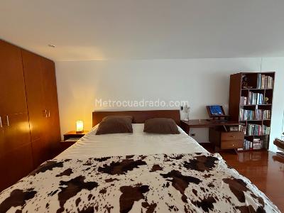 Apartaestudio en arriendo en Chico San Patricio, Bogotá · foto 3 de 10