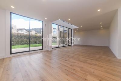 Casa de 3 alcobas en venta en Cajica Chuntame, Cajicá, 176 m² · foto 2 de 20