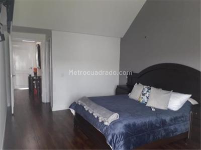Casa de 4 alcobas en venta en Malibu Batan, Bogotá, 293 m² · foto 12 de 17