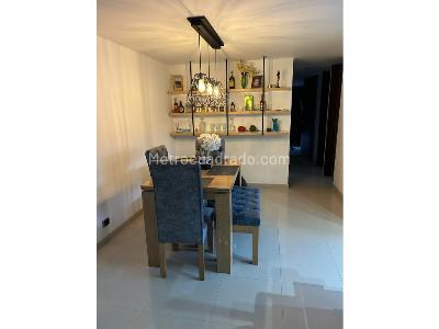 Apartamento en venta en Loma De Los Bernal, Medellín · foto 2 de 10
