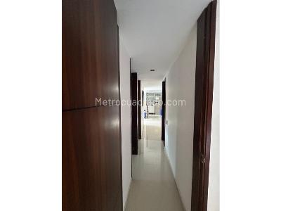 Apartamento en venta en Loma De Los Bernal, Medellín · foto 4 de 10