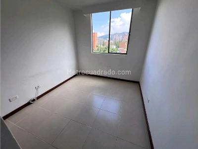 Apartamento de 3 alcobas en venta en El Poblado, Medellín, 78 m² · foto 12 de 20