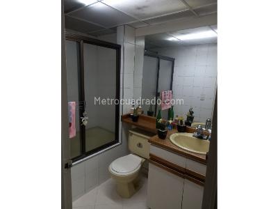 Apartamento de 3 alcobas en venta en Laureles, Medellín, 132 m² · foto 9 de 15