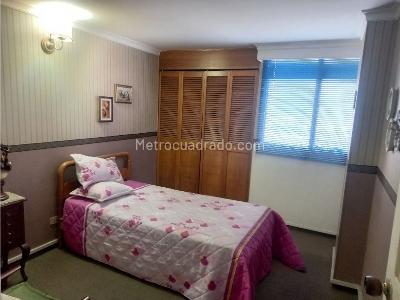 Apartamento de 3 alcobas en venta en Laureles, Medellín, 132 m² · foto 12 de 15