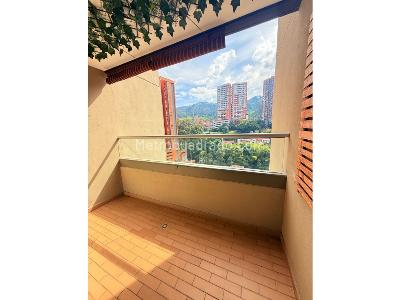 Apartamento de 3 alcobas en venta en Loma De San Jose, Sabaneta, 70 m² · foto 2 de 17