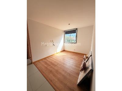 Apartamento de 3 alcobas en venta en Loma De San Jose, Sabaneta, 70 m² · foto 3 de 17