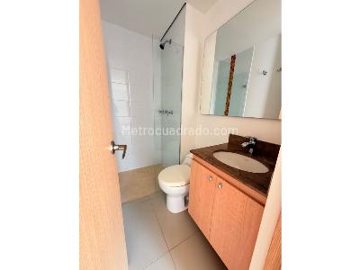 Apartamento de 3 alcobas en venta en Loma De San Jose, Sabaneta, 70 m² · foto 7 de 17