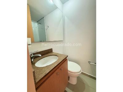 Apartamento de 3 alcobas en venta en Loma De San Jose, Sabaneta, 70 m² · foto 10 de 17