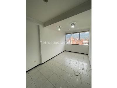 Apartamento de 3 alcobas en venta en Laureles, Medellín, 55 m² · foto 3 de 19