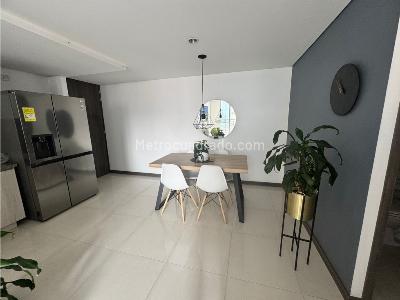 Apartamento de 3 alcobas en venta en Avesmaria, Sabaneta, 70 m² · foto 2 de 19