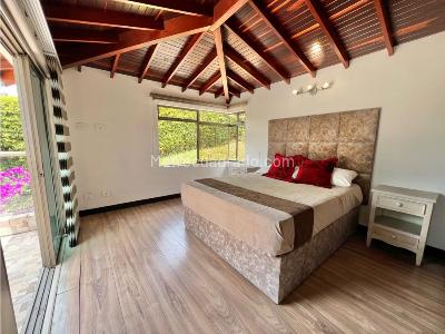 Casa de 3 alcobas en venta en El Carmelo, Sabaneta, 350 m² · foto 16 de 20