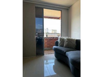 Apartamento de 3 alcobas en venta en Parque, Itagüí, 70 m² · foto 2 de 19