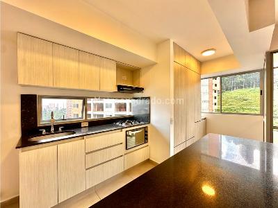 Apartamento de 3 alcobas en venta en Las Lomitas, Sabaneta, 80 m² · foto 2 de 13
