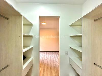 Apartamento de 3 alcobas en venta en Las Lomitas, Sabaneta, 80 m² · foto 9 de 13