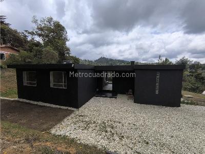 Casa de 3 alcobas en venta en Santa Elena, Medellín, 160 m² · foto 2 de 20