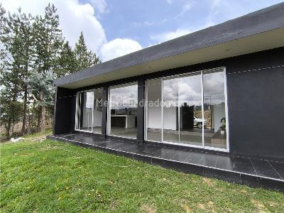 Casa de 3 alcobas en venta en Santa Elena, Medellín, 160 m² · foto 4 de 20