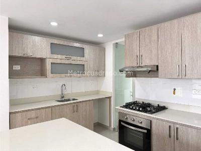 Apartamento de 3 alcobas en venta en Loma De San Jose, Sabaneta, 104 m² · foto 7 de 20