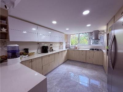 Casa de 4 alcobas en venta en Las Antillas, Envigado, 219 m² · foto 13 de 20