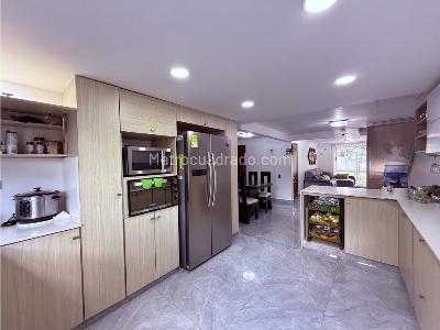 Casa de 4 alcobas en venta en Las Antillas, Envigado, 219 m² · foto 14 de 20