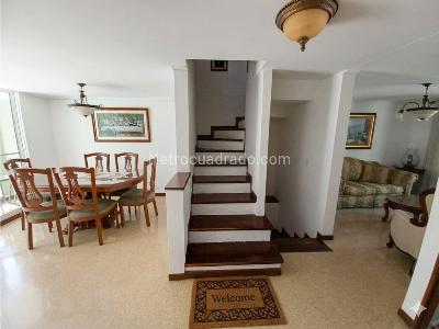 Casa de 4 alcobas en venta en Loma De Los Bernal, Medellín, 223 m² · foto 2 de 14