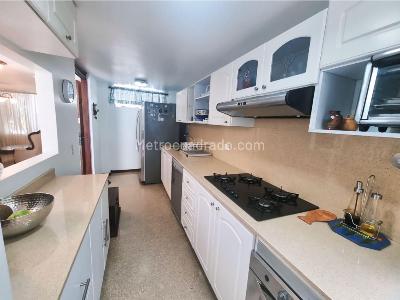 Casa de 4 alcobas en venta en Loma De Los Bernal, Medellín, 223 m² · foto 4 de 14