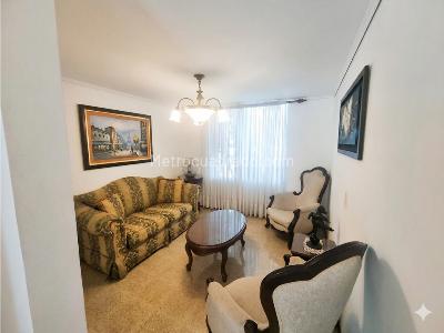 Casa de 4 alcobas en venta en Loma De Los Bernal, Medellín, 223 m² · foto 5 de 14