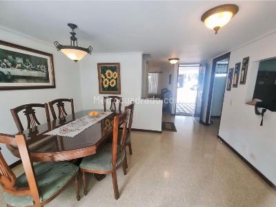 Casa de 4 alcobas en venta en Loma De Los Bernal, Medellín, 223 m² · foto 8 de 14