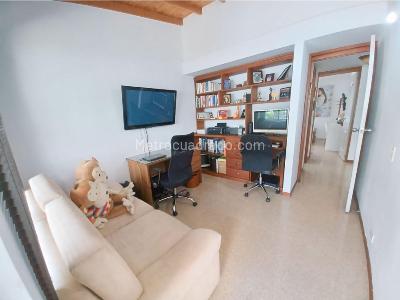 Casa de 4 alcobas en venta en Loma De Los Bernal, Medellín, 223 m² · foto 10 de 14