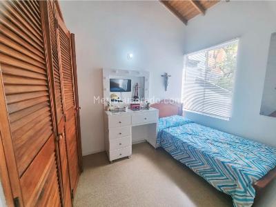 Casa de 4 alcobas en venta en Loma De Los Bernal, Medellín, 223 m² · foto 11 de 14