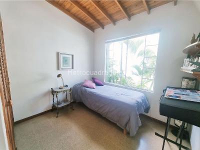 Casa de 4 alcobas en venta en Loma De Los Bernal, Medellín, 223 m² · foto 12 de 14