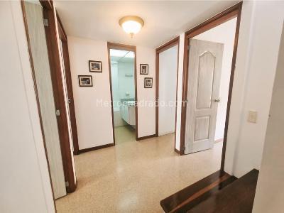 Casa de 4 alcobas en venta en Loma De Los Bernal, Medellín, 223 m² · foto 13 de 14