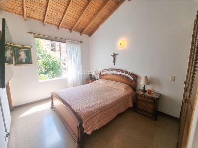 Casa de 4 alcobas en venta en Loma De Los Bernal, Medellín, 223 m² · foto 14 de 14