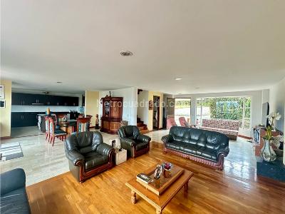 Casa de 5 alcobas en venta en El Escobero, Envigado · foto 14 de 20