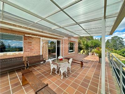 Casa de 5 alcobas en venta en El Escobero, Envigado · foto 19 de 20