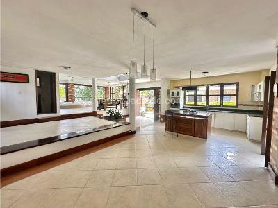 Casa de 3 alcobas en venta en Las Lomitas, Sabaneta, 243 m² · foto 10 de 20
