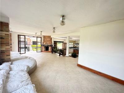 Casa de 3 alcobas en venta en Las Lomitas, Sabaneta, 243 m² · foto 12 de 20