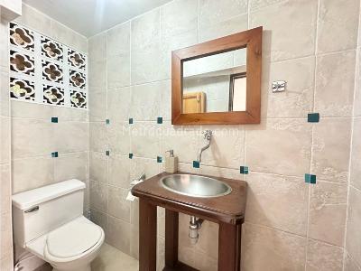 Casa de 3 alcobas en venta en Las Lomitas, Sabaneta, 243 m² · foto 14 de 20