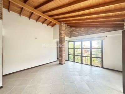 Casa de 3 alcobas en venta en Las Lomitas, Sabaneta, 243 m² · foto 18 de 20