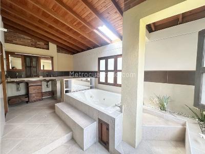 Casa de 3 alcobas en venta en Las Lomitas, Sabaneta, 243 m² · foto 20 de 20