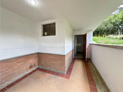 Casa de 5 alcobas en venta en Loma Del Chocho, Envigado, 300 m² · foto 15 de 20