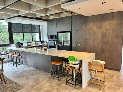 Apartamento de 3 alcobas en venta en El Diamante, Medellín, 230 m² · foto 10 de 14